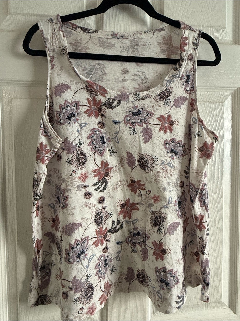 Women’s Floral Scoop Neck Tank Top in Cream and Dusty Rose